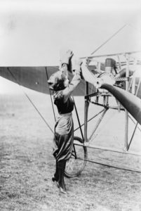 Harriet_Quimby_turning_over_plane_propeller